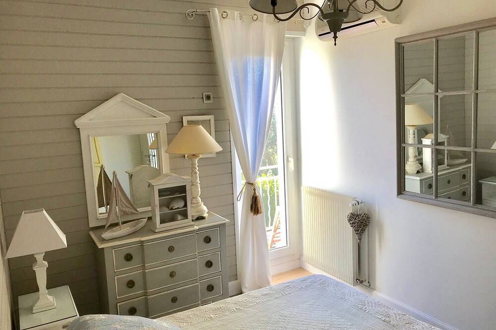 Charming villa , close to Salis beach , walking distance to shops and  center in Antibes, Mediterranean Coast (France)