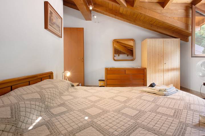 Apartamento inteiro, Apartamento 'Maison Adriano Lago Maggiore' com Wi-Fi in Sangiano, Lago Maggiore (Lombardia)