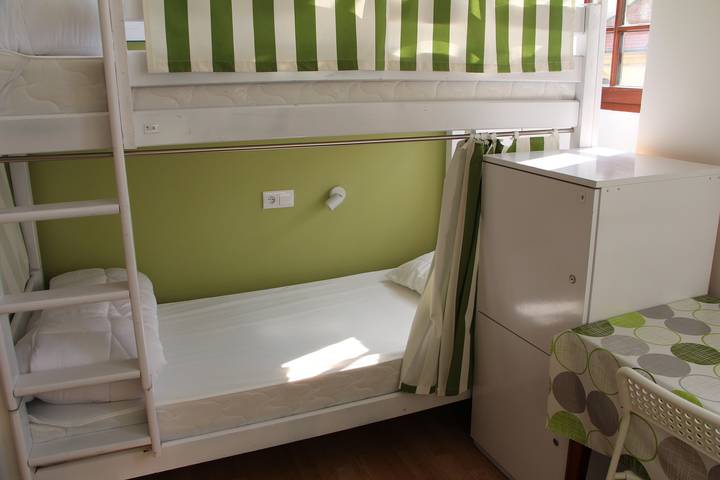 Bed in 12-Bed Mixed Dormitory Room, Old Town in Krakau, Kleinpolen