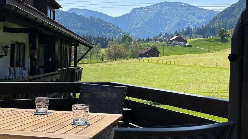 Ferienwohnung für 4 Personen, mit Balkon und Ausblick in Steibis