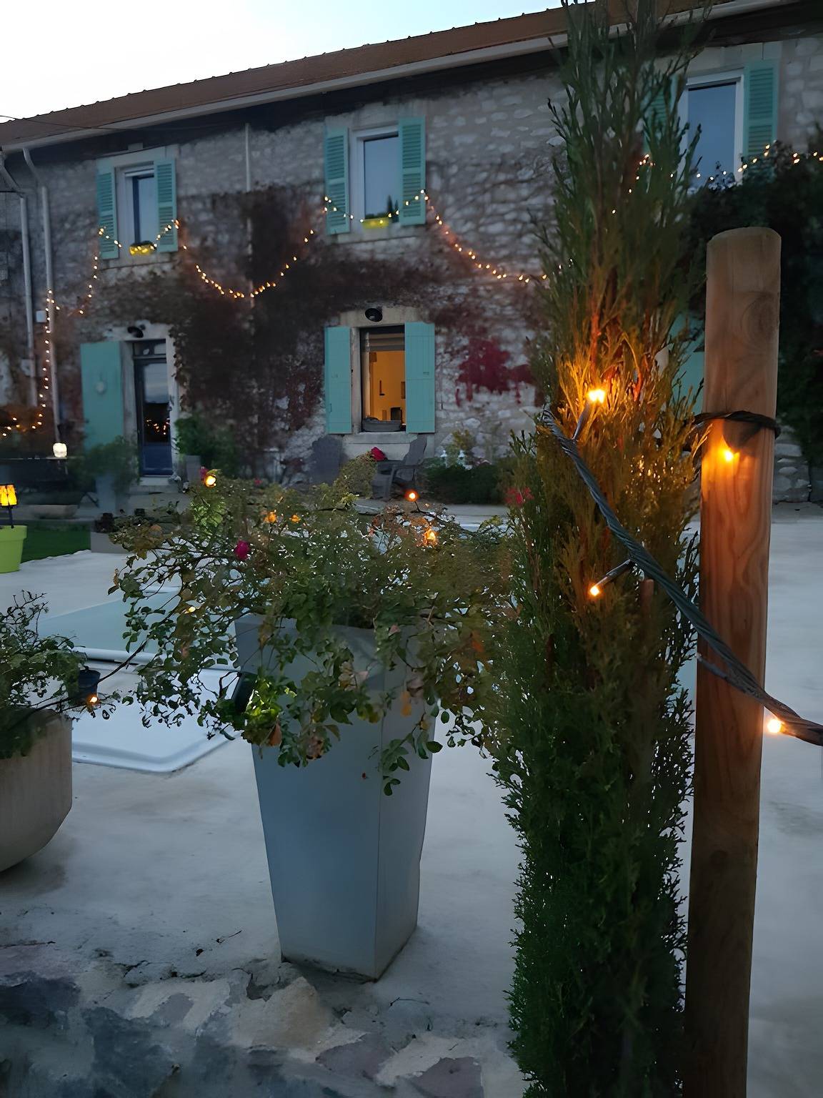 Bed & Breakfast 'Aux Portes Des Alpilles' mit Gemeinschaftspool, Wlan und Klimaanlage in Saint-Martin-de-Crau, Mittelmeerküste (Frankreich)