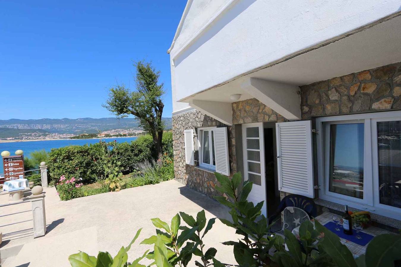 Ganze Ferienwohnung, Ferienwohnung mit Klimaanlage und Terrasse  in Silo (Krk), Krk