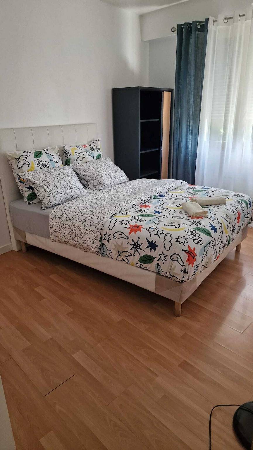 Apartamento entero, Apartamento espacioso en Vaujours, vista al jardín in Vaujours, Sena-Saint Denis