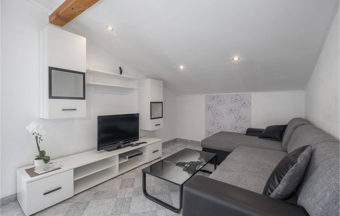 Nur 2 km vom Strand entfernt: Gemütliche Ferienwohnung mit Terrasse und Parkplatz in Crikvenica, Primorje-Gorski Kotar