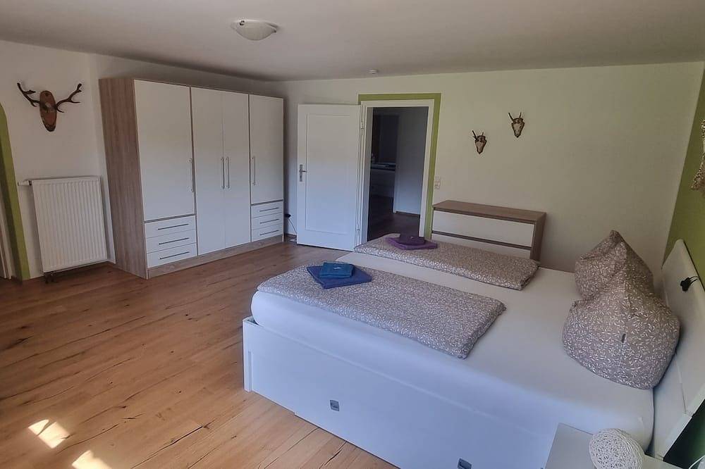 Ganze Wohnung, Fewo Riederhof 130 qm, 3 Schlafzimmer für bis zu 10 Pers in Flintsbach am Inn, Bayerische Alpen
