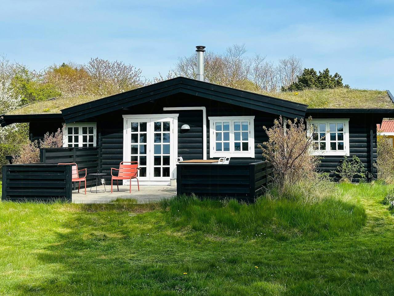 Blockhaus in erster Reihe zum Meer und zur Strandwiese in Stoense, Tranekær