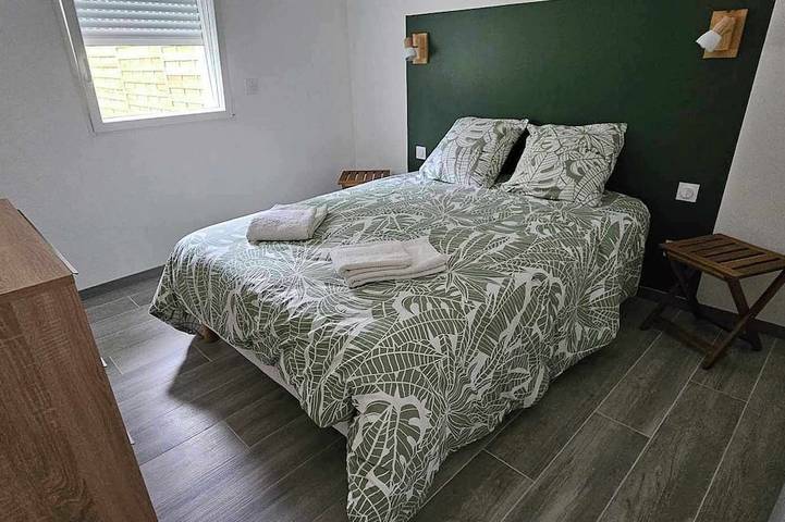 Gîte pour 4 personnes, avec jardin à Grézac