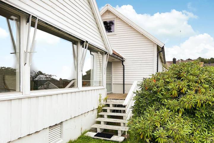 Feriehus for 9 personer, med hage - 1