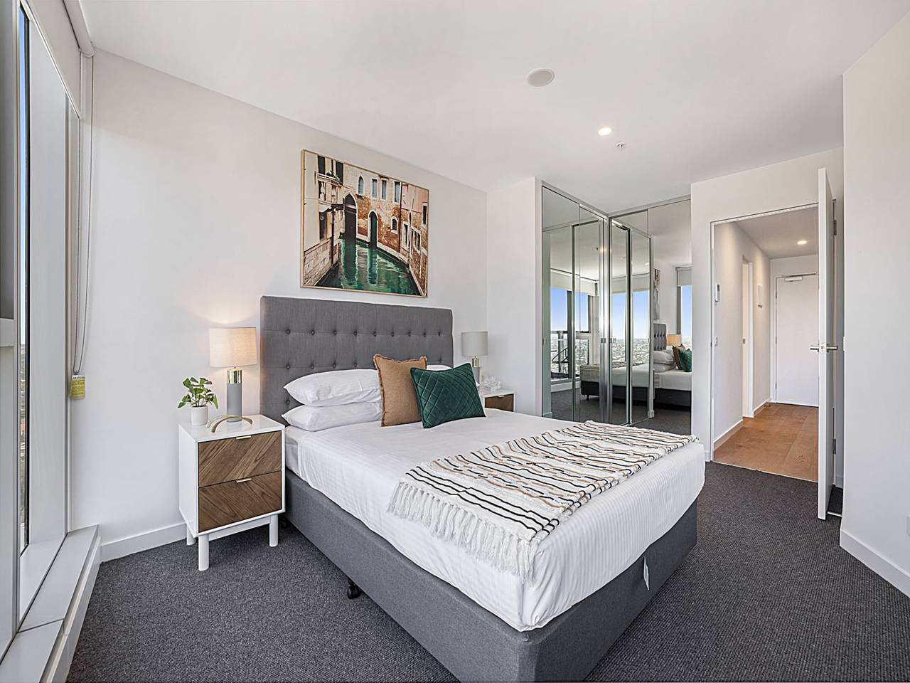 Entire apartment, High-Rise Balcony Unit with City Views, Gym, Pool in Melbourne, Moonee Valley City