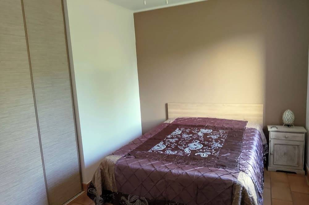 Riad Provençale, with swimming pool, near a village located between sea and mountains. in Pertuis, Regionaler Naturpark Luberon