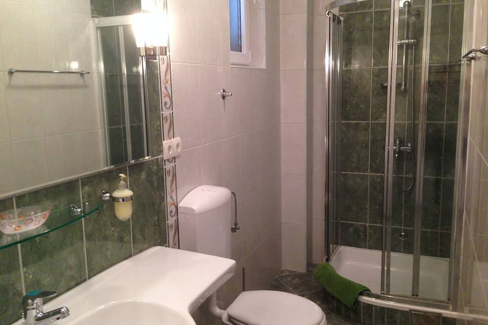 Apartamento entero, Villa en Podgora con piscina, vista al mar, ubicación tranquila, para 2-6 personas, Wifiiv gratis in Podgora, Rivera de Makarska