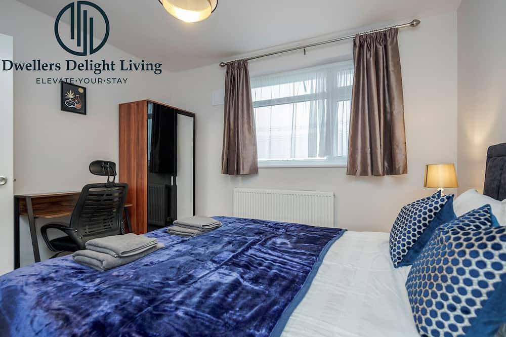 Stunning ☆ 3 Bedroom  ☆ 2 Bath house Hainault /Greater London☆ in Redbridge, London