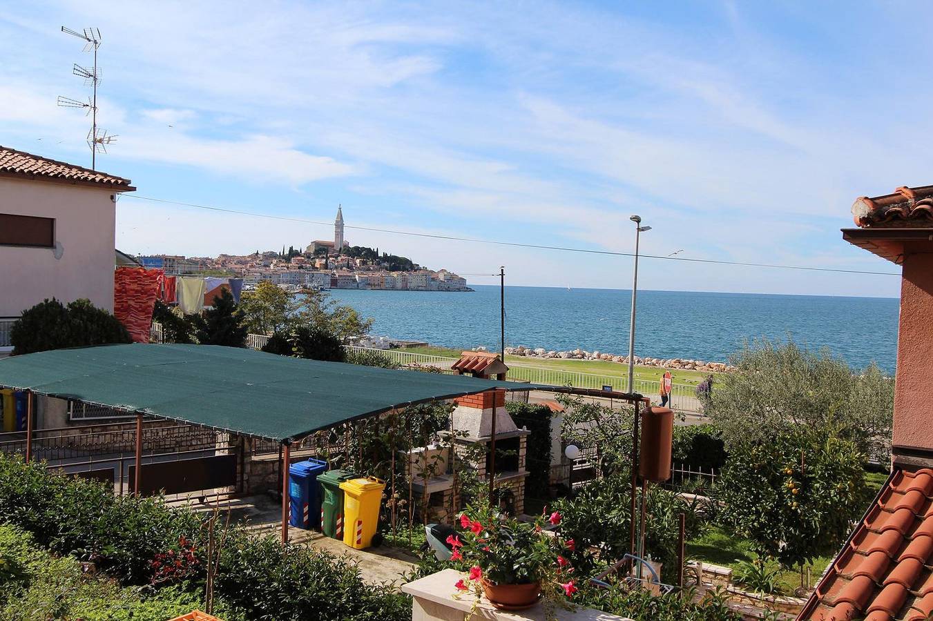 Cijeli apartman, Charmantes Apartment nur 400 Meter zum Strand mit Meerblick, Grillbereich, Klima, Wifi in Rovinj (Istra), Rovinj