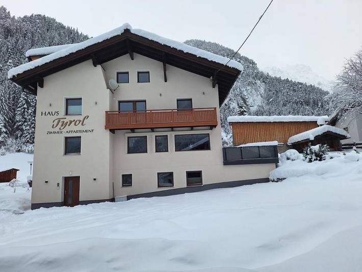 BnB für 4 Personen, mit Ausblick und Garten in Pettneu am Arlberg