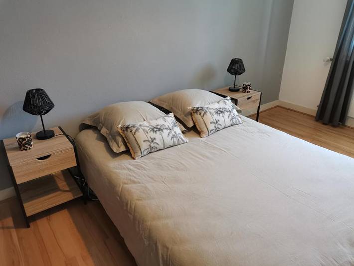 Location de vacances pour 8 personnes, avec vue ainsi que jardin et piscine à Saint-Romain-de-Benet - 4