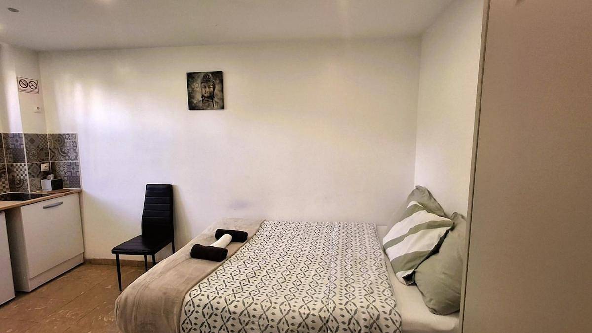 Appartement entier, One-Bedroom Apartment in Neuilly-sur-Marne, Seine-Saint-Denis