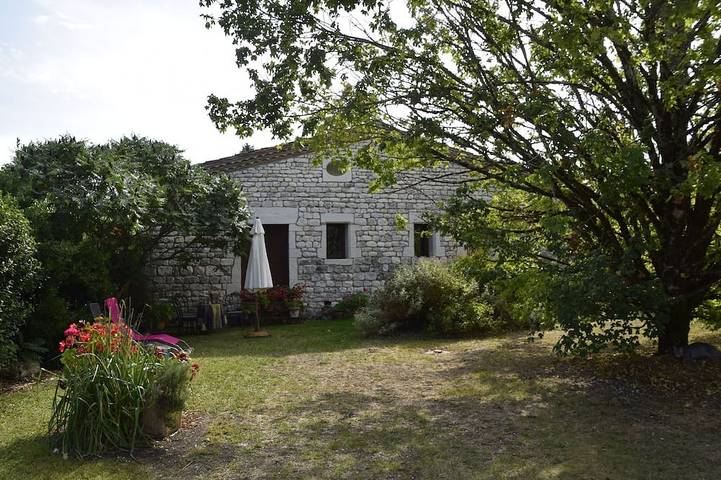 Location de vacances pour 5 personnes, avec Jardin à Valprionde