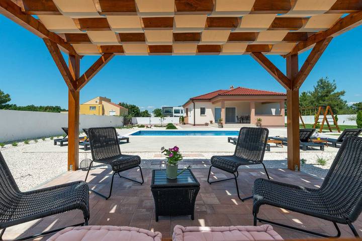 Villa pour 8 personnes, avec jardin, adapté aux familles à Nin - 2