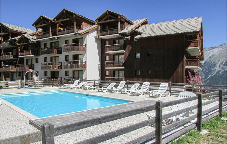 Ganze Ferienwohnung, Wohnung mit Bergblick, Pool und Parkplatz in Puy-Saint-Vincent, Nationalpark Écrins