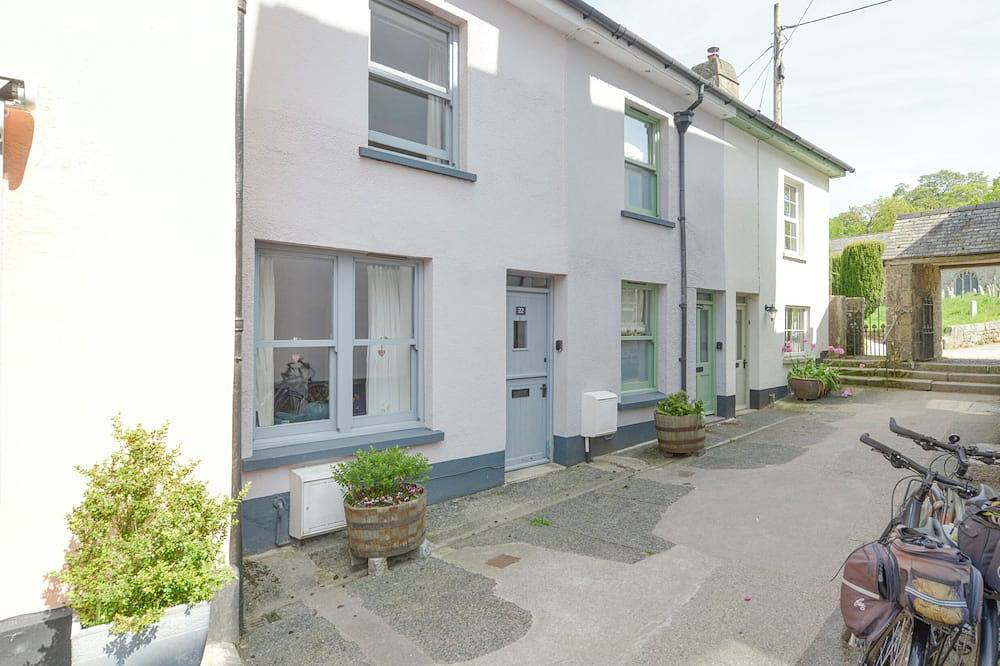 The Cottage On The Square, with a garden in Chagford in Chagford, Dartmoor National Park