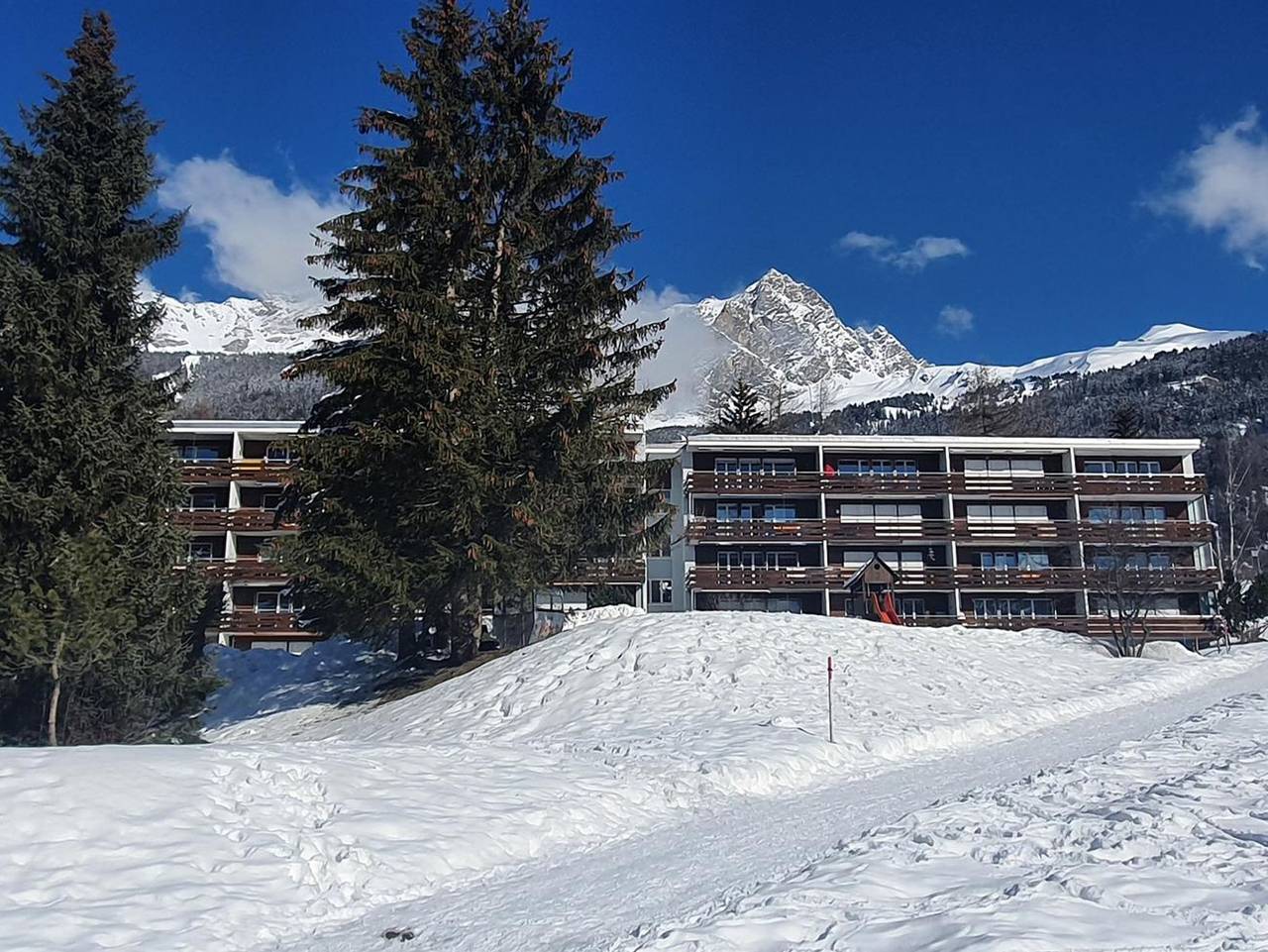 Ganze Ferienwohnung, Haus Viols 54 - 3-Zimmerwohnung - 4 Betten in Surses, Albula