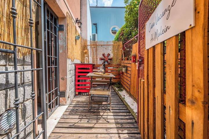 Entire apartment, [Modena Center With Parking And A Small Garden] In Mulein in Modena, Modena Province