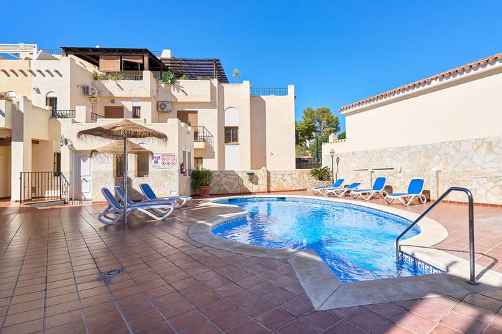 Ferieudlejning for 6 personer, med balkon og have i Nerja