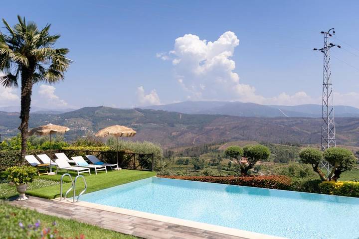 Location de vacances pour 11 personnes, avec jardin ainsi que vue et piscine dans Codeçoso - 2
