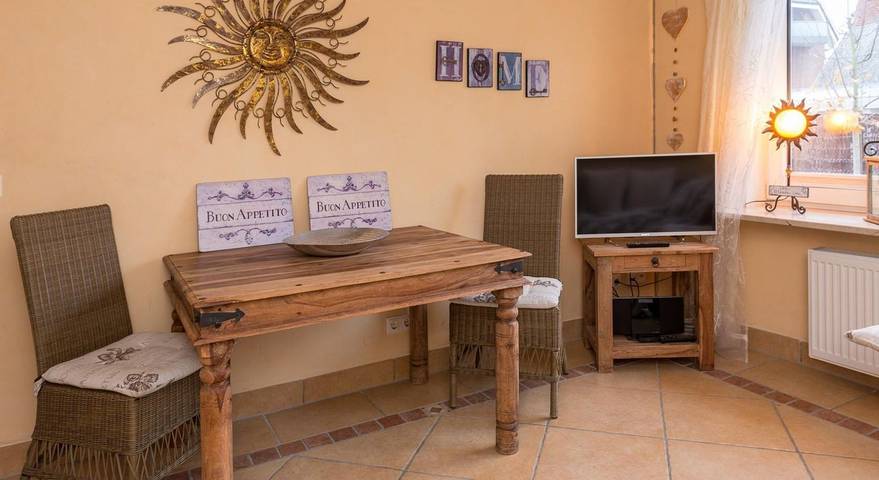 Ganze Wohnung, Fewo kl 25m2 Ostsee-App hellhörig ,zentral Hunde willkommen Terrasse  50m zum Strand in Scharbeutz, Ostholstein