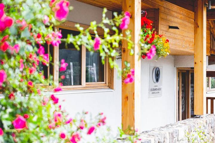 Hôtel pour 2 personnes, avec jacuzzi ainsi que sauna et balcon