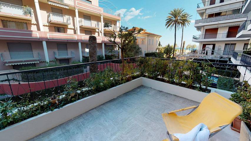 Gîte pour 4 personnes, avec terrasse, animaux acceptés dans Plage des Sablettes Est - 2