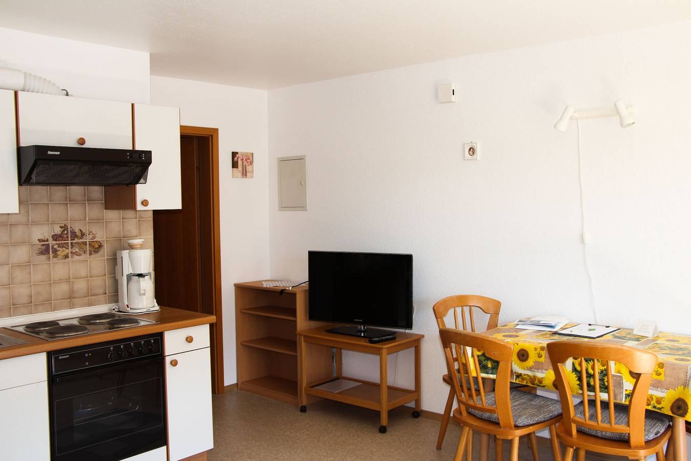 Ganze Wohnung, Ferienwohnung 1, 37m² mit Gemeinschaftsgarten, Balkon und Wi-Fi in Nonnenhorn, Bayerisch Schwaben