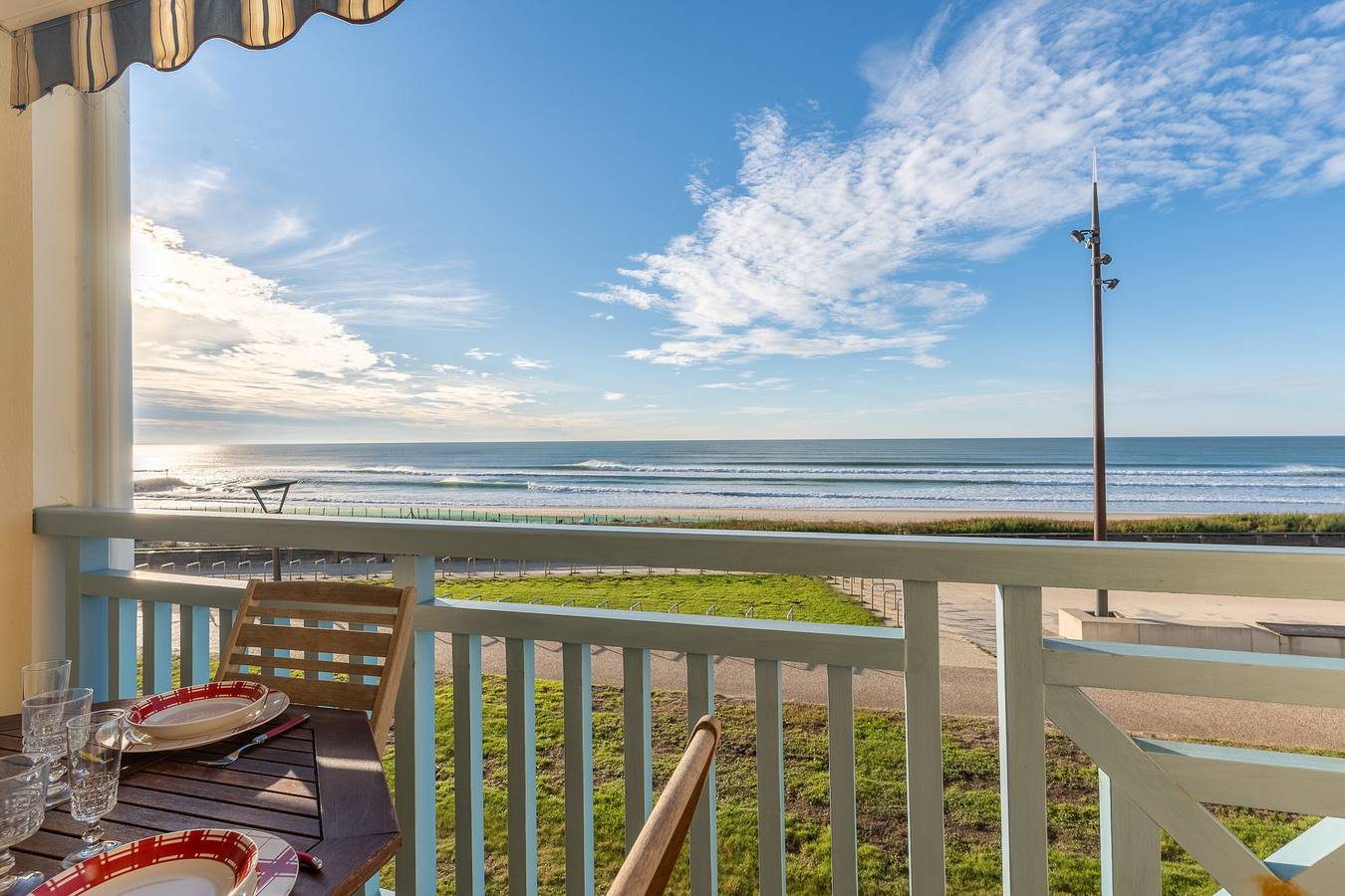 Appartement entier, Appartement "Première Ligne Plage" avec vue sur mer, terrasse et Wi-Fi in Mimizan Plage, Mimizan
