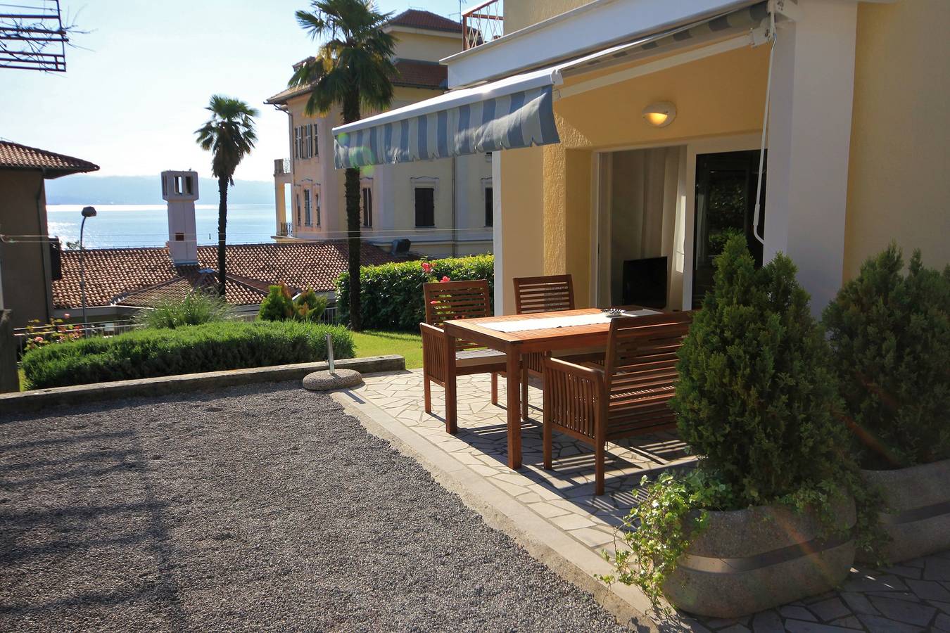 Ganze Wohnung, 2-Zimmer-Ferienwohnung mit Terrasse und Meerblick Lovran, Opatija A-7705-a in Hotel-Lovran-Beach, Lovran