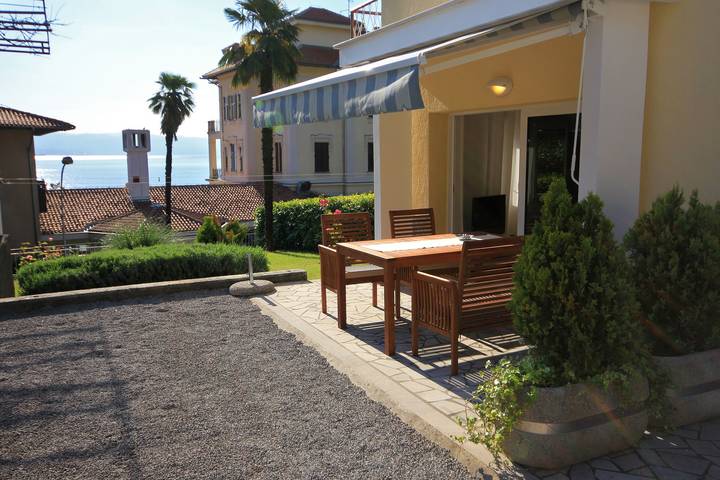 Ferienwohnung für 5 Personen, mit Balkon/Terrasse in Lovran