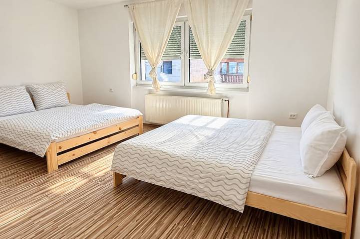 Altes Winzerhaus in Stupava • 2 Schlafzimmer • Garage & E-Ladestation in Bratislava und Umgebung