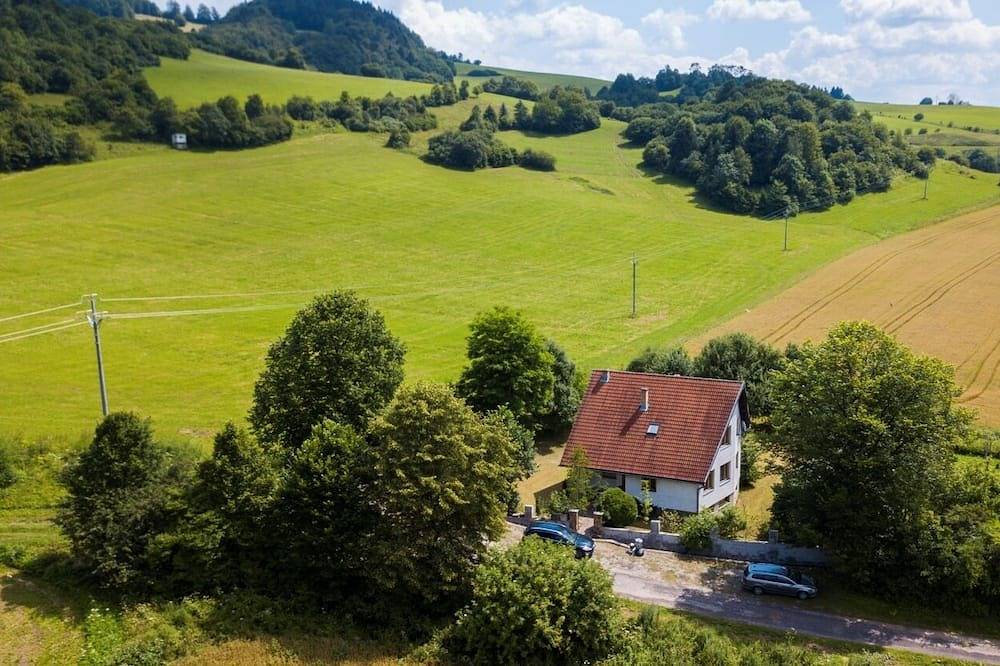 Atmospheric villa in nature, (14 p.), Fireplace, 2 saunas, wifi, large garden in Central Slovakia