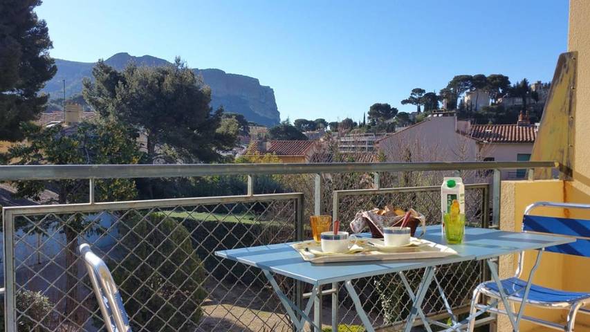 Gîte pour 4 personnes, avec terrasse et vue dans Casino De Cassis