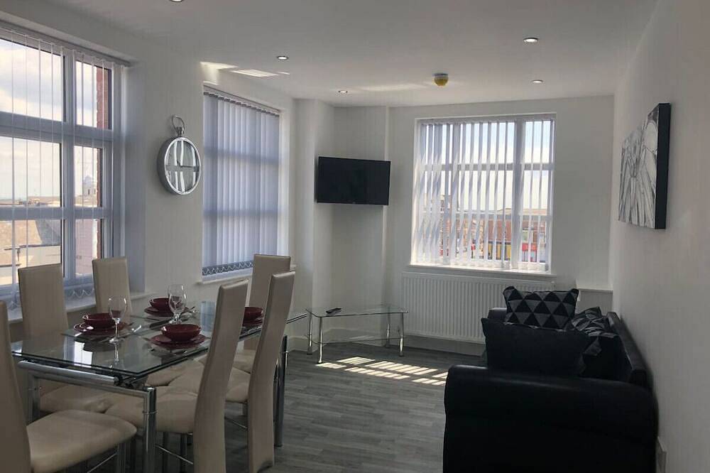 Entire apartment, Rouge Suite Winter Gardens 1Bed Apartment in Blackpool Pleasure Beach, North West England