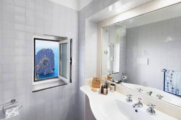 Villa for 4 Guests in Capri, Tyrrhenian Coast Campania, Picture 4