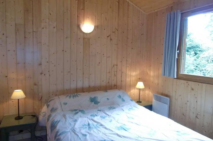 Gîte pour 4 personnes, avec terrasse ainsi que jacuzzi et jardin, animaux acceptés à Roumégoux - 2
