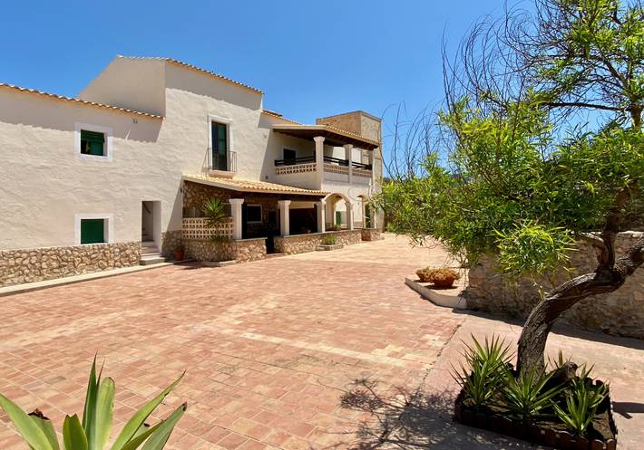 Ganze Wohnung, Ferienwohnung für 6 Personen mit Terrasse in Es Caló, Formentera