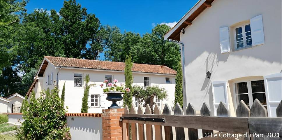 Gîte pour 11 personnes, avec terrasse ainsi que jardin et sauna dans Chambéon