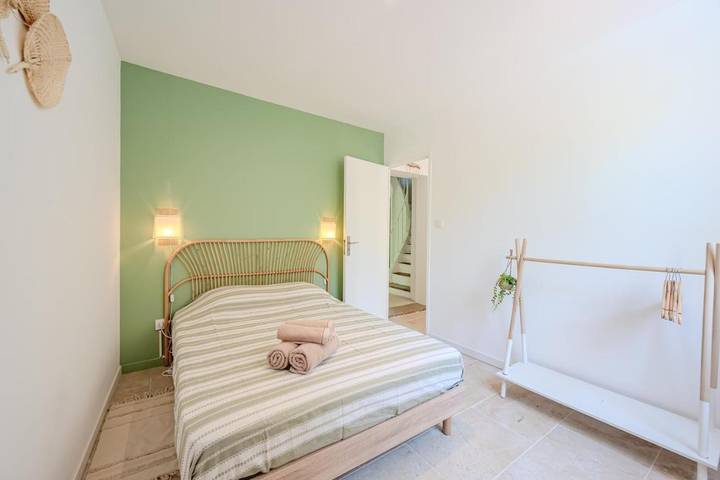 Maison d’hôte pour 4 personnes, avec terrasse ainsi que piscine et jardin