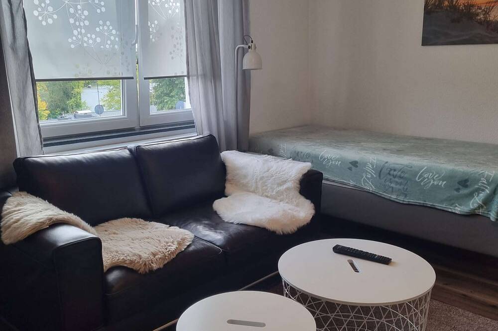 Entire apartment, Luxuriöse großzügige Wohnung mit zwei Schlafzimmer in Solingen, Bergisch region