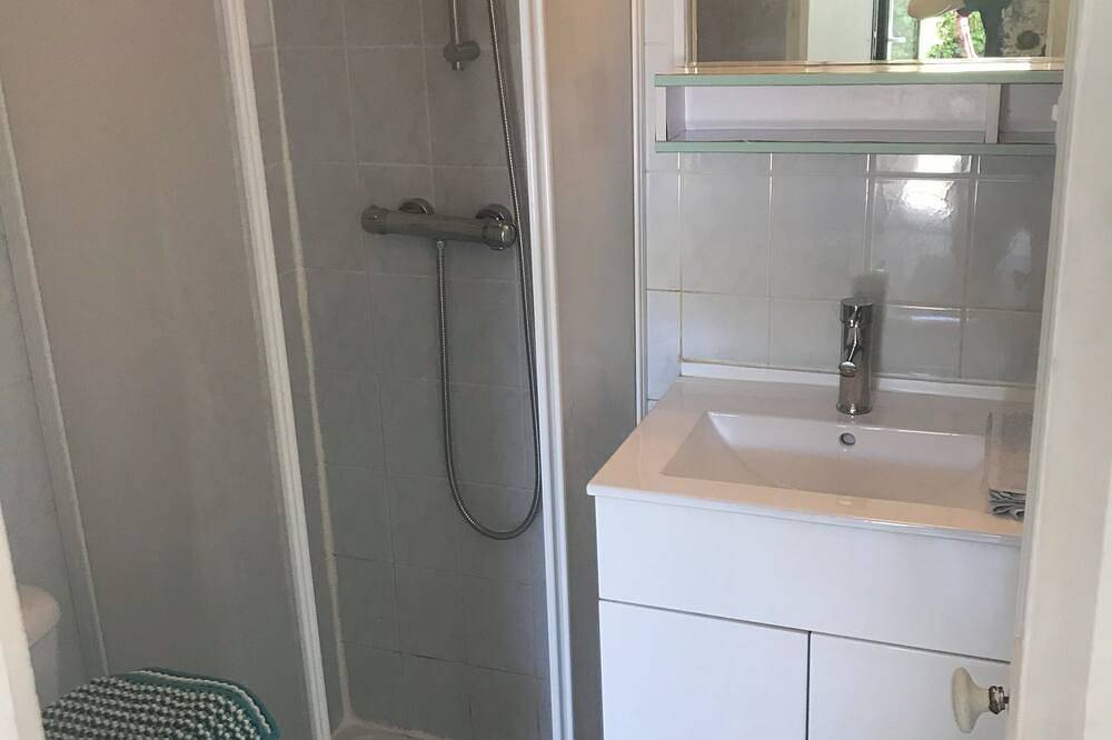 Entire apartment, Maisonnette in La Rochelle with small garden in La Rochelle, La Rochelle region