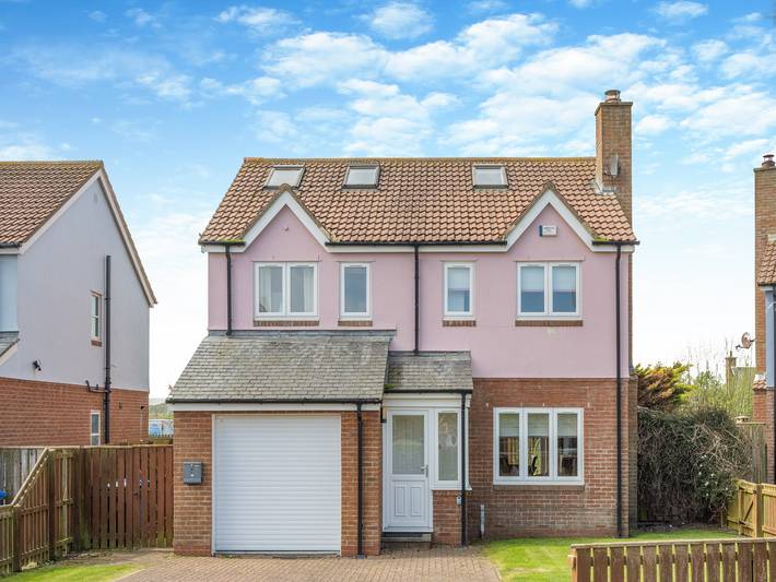 Cottage for 10 people, with garden, with pets in Beadnell