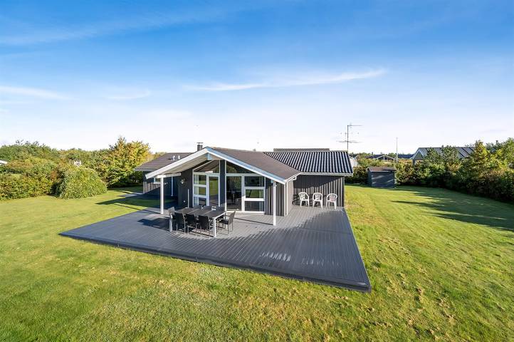 Ferienhaus für 8 Personen, mit Sauna und Terrasse sowie Whirlpool in Skaven Strand
