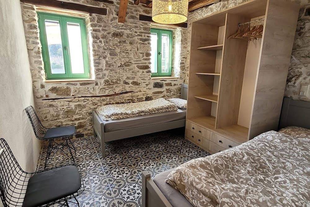 Charmantes, Denkmalgeschütztes Haus in Traumhafter Lage mit Meerblick in Nikiti, Sithonia Halbinsel