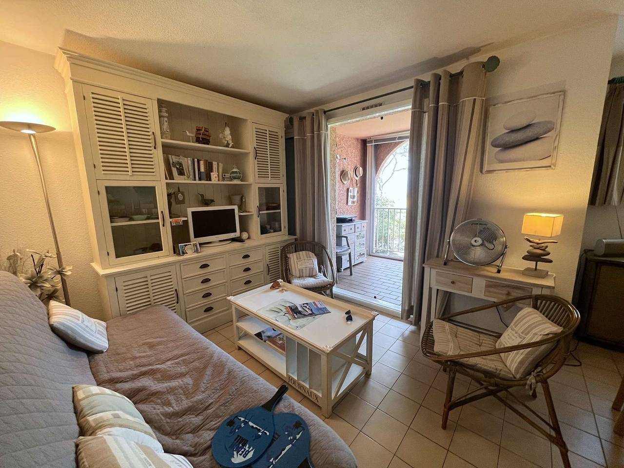 Entire apartment, Sea View Apartment with Pool, Tennis & Parking - Near Beach & Center in Saint-Aygulf, Frejus